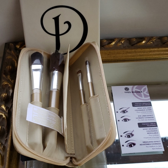 Yves Rocher Makeup Brush 5 Piece Bundle w/ Travel Case NWT - Picture 3 of 7